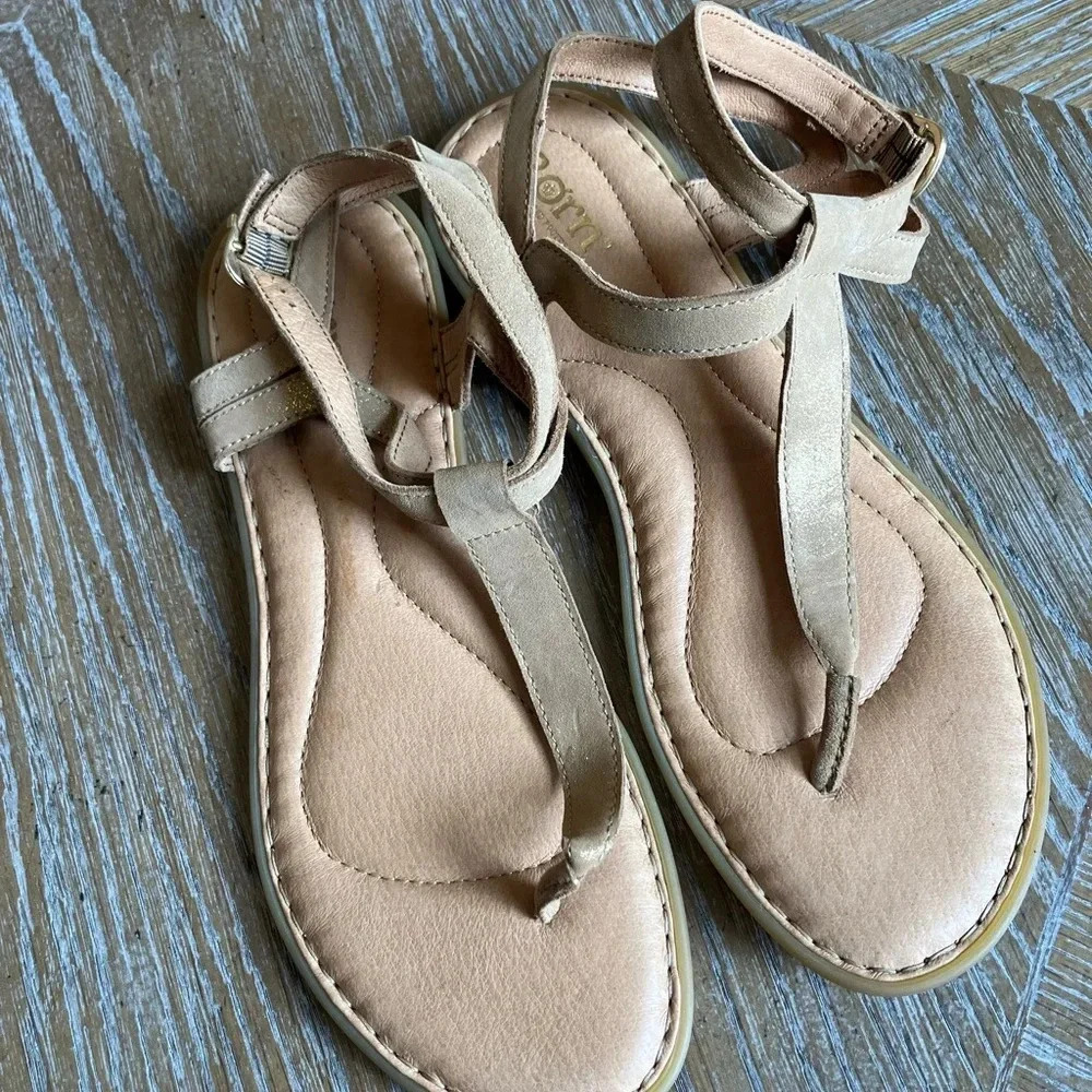 EUC Born Women's Acqualina Tan Paten Leather Strappy T Strap Sandals, Size 9